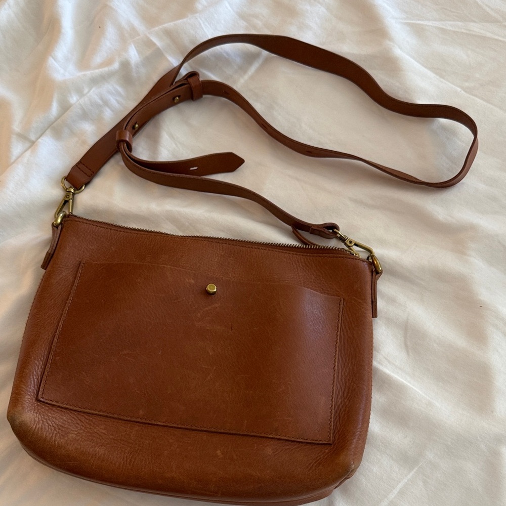 Madewell Classic Brown Leather Crossbody Bag with Adjustable Strap
